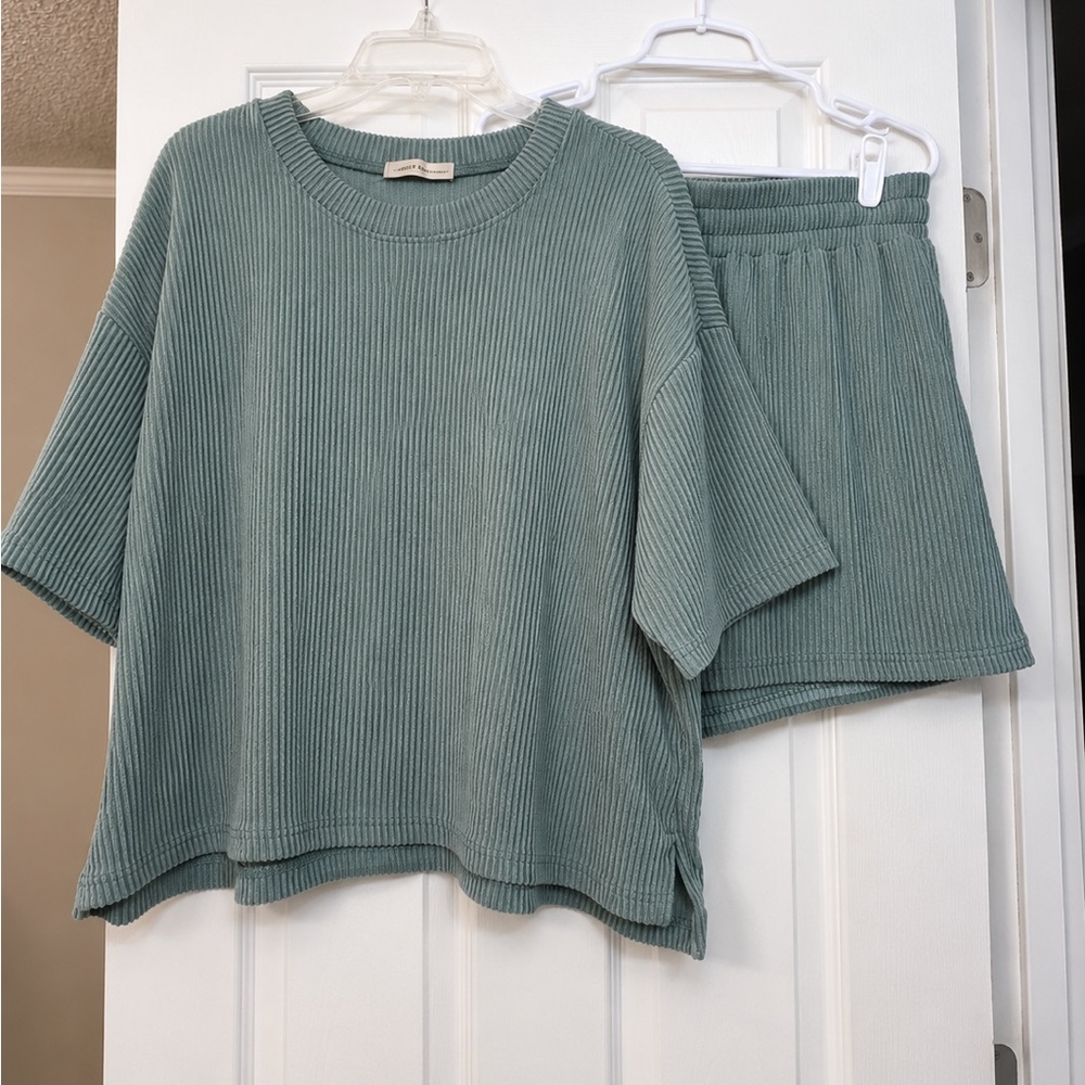 Zenana Outfitters Ribbed Two-Piece Shorts Set in Green NWOT - Picture 1 of 1